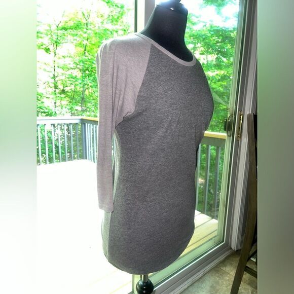 Lularoe T-Shirt  - Picture 3 of 4